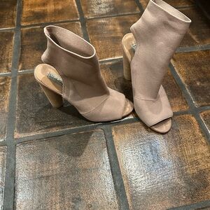 Steve Madden- size 8.5- pink